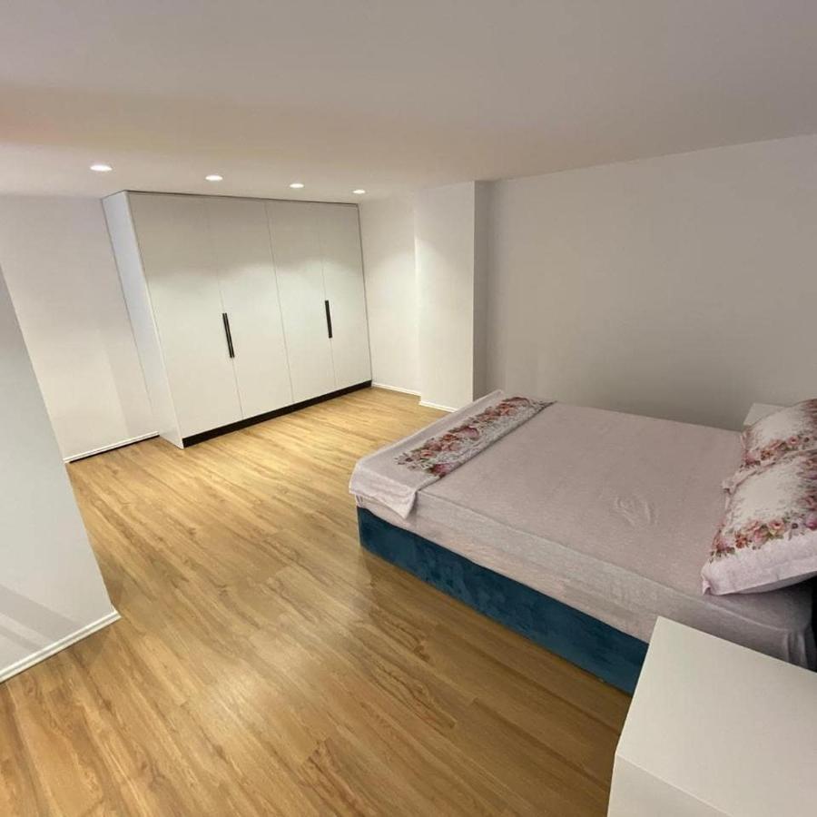 Apartament Me Qera Dublex Lungomare Vlorë Esterno foto