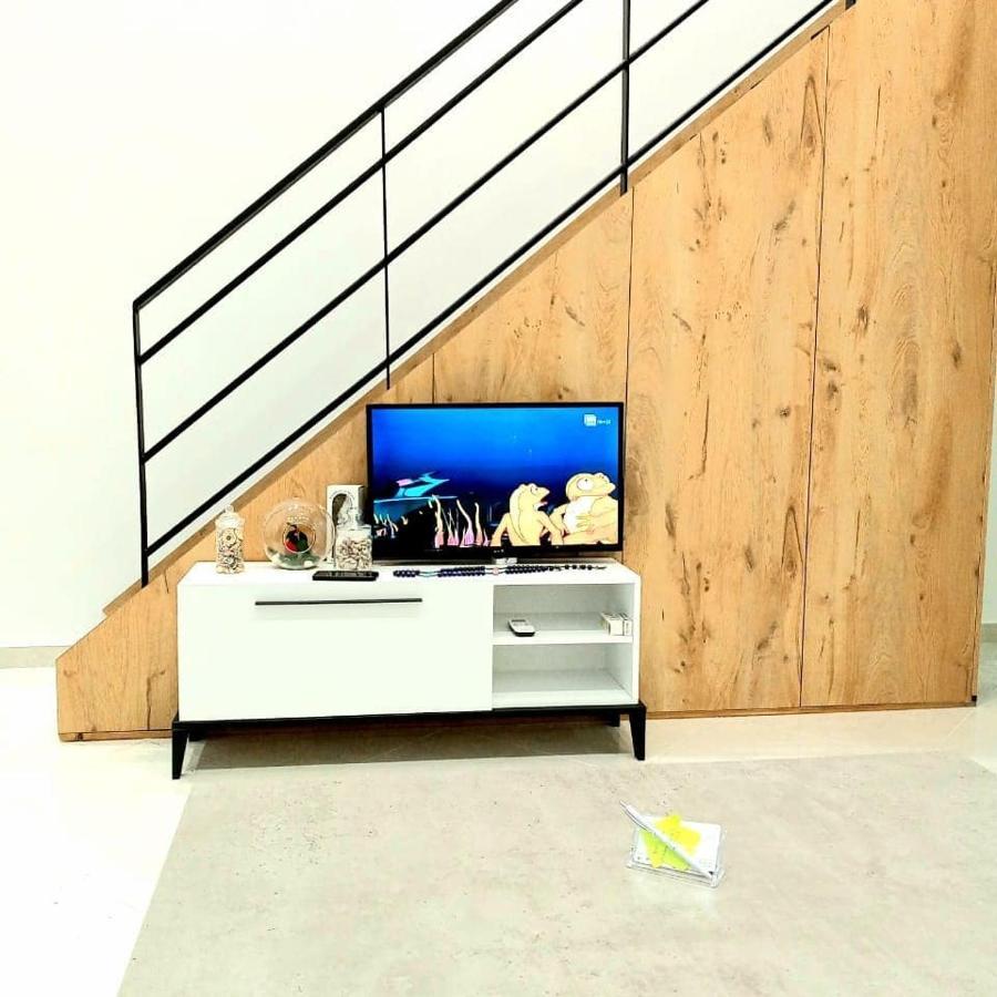 Apartament Me Qera Dublex Lungomare Vlorë Esterno foto