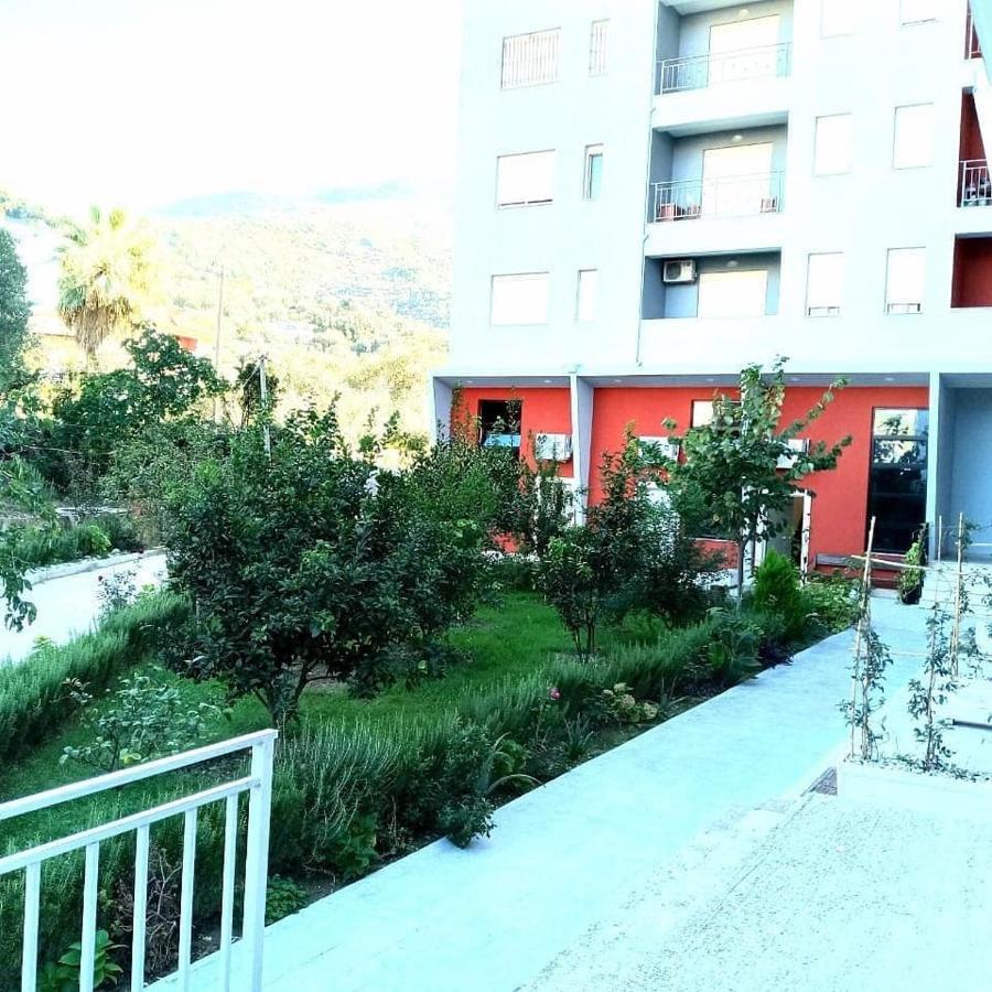 Apartament Me Qera Dublex Lungomare Vlorë Esterno foto