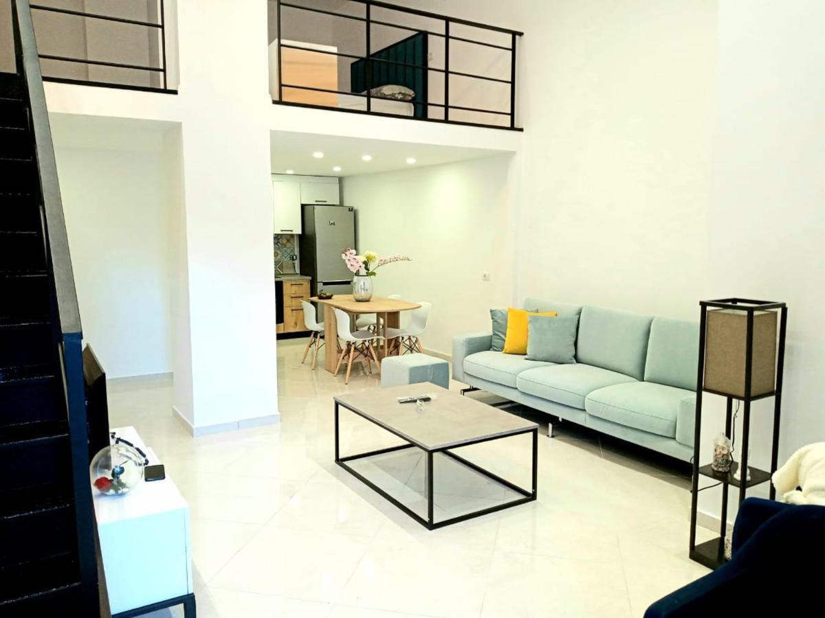 Apartament Me Qera Dublex Lungomare Vlorë Esterno foto