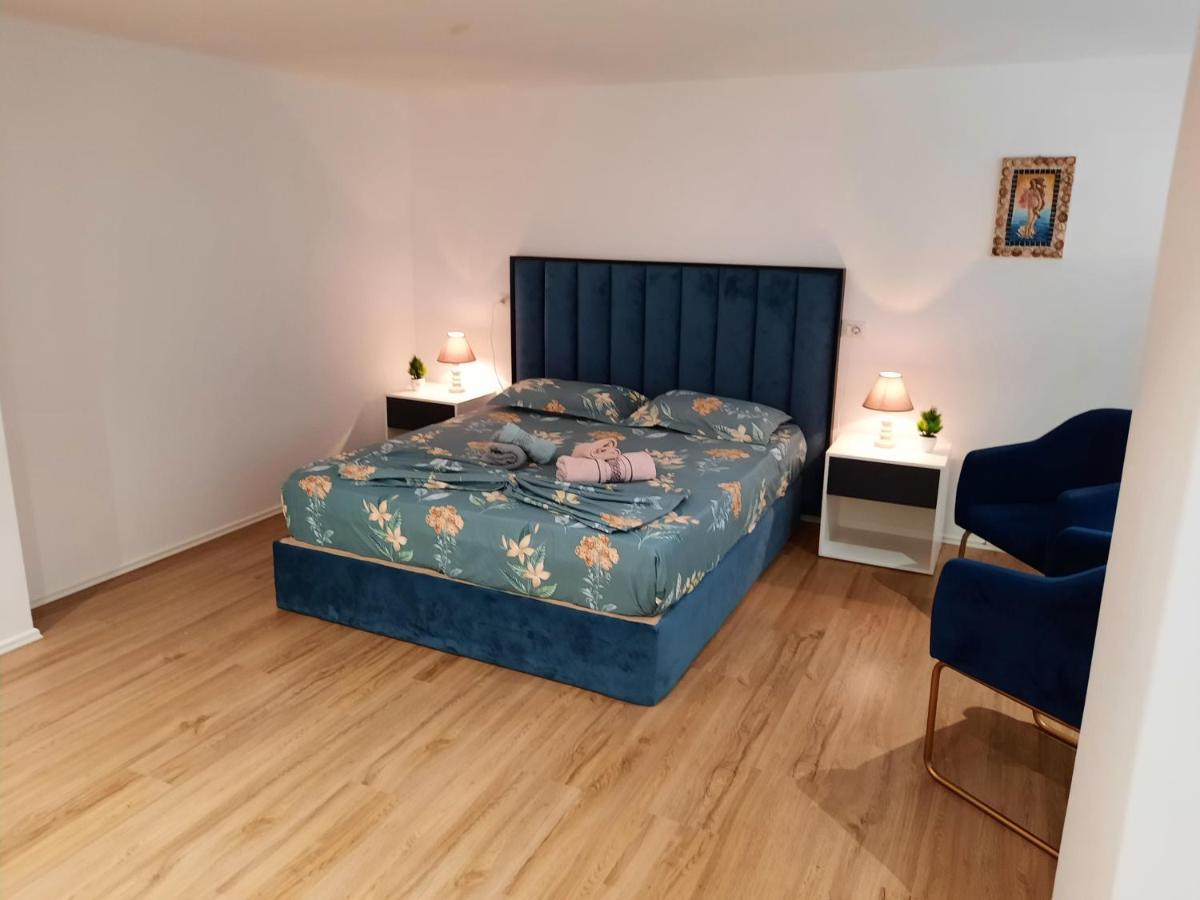 Apartament Me Qera Dublex Lungomare Vlorë Esterno foto