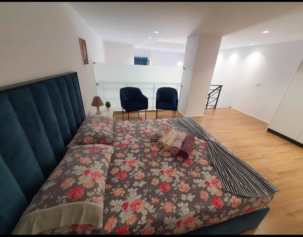 Apartament Me Qera Dublex Lungomare Vlorë Esterno foto