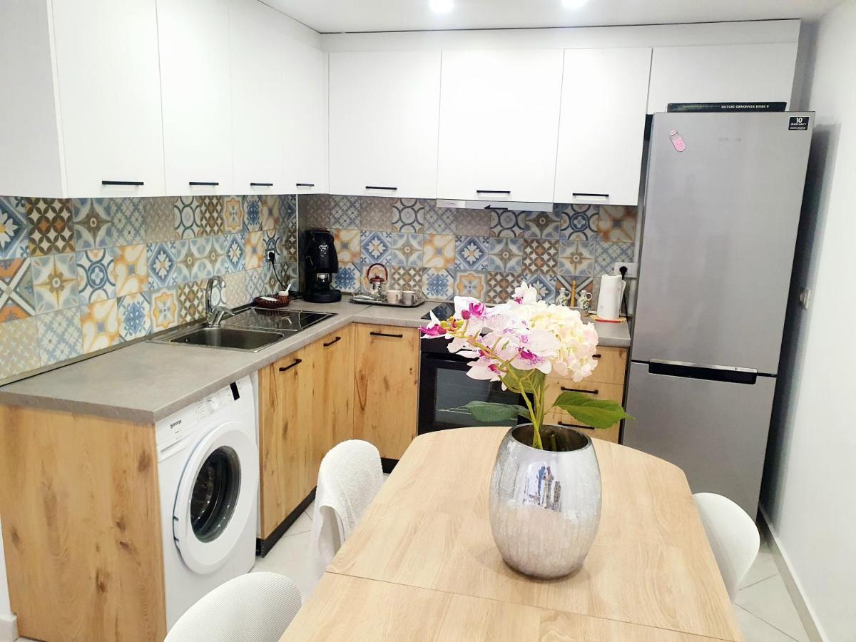 Apartament Me Qera Dublex Lungomare Vlorë Esterno foto