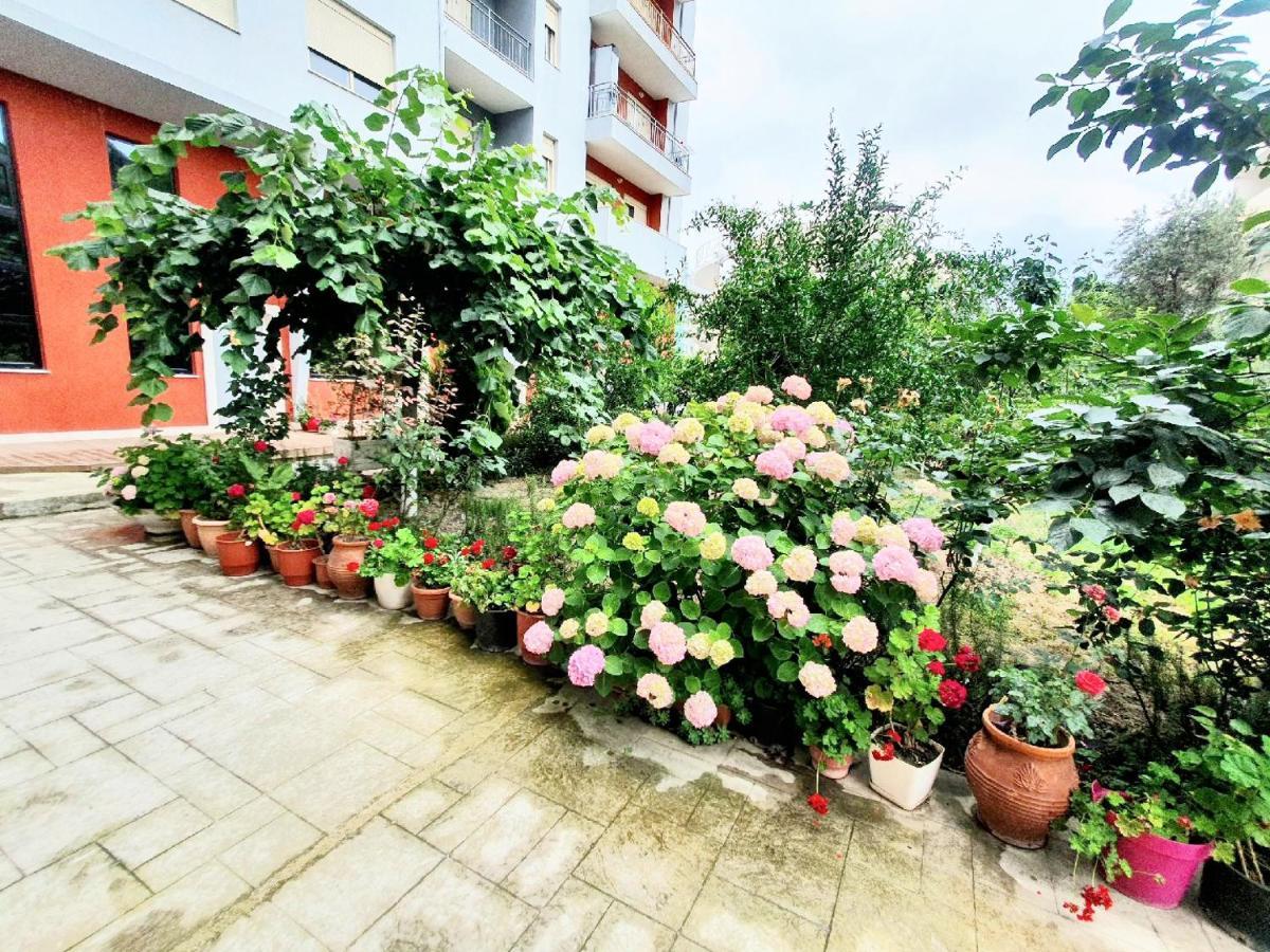 Apartament Me Qera Dublex Lungomare Vlorë Esterno foto