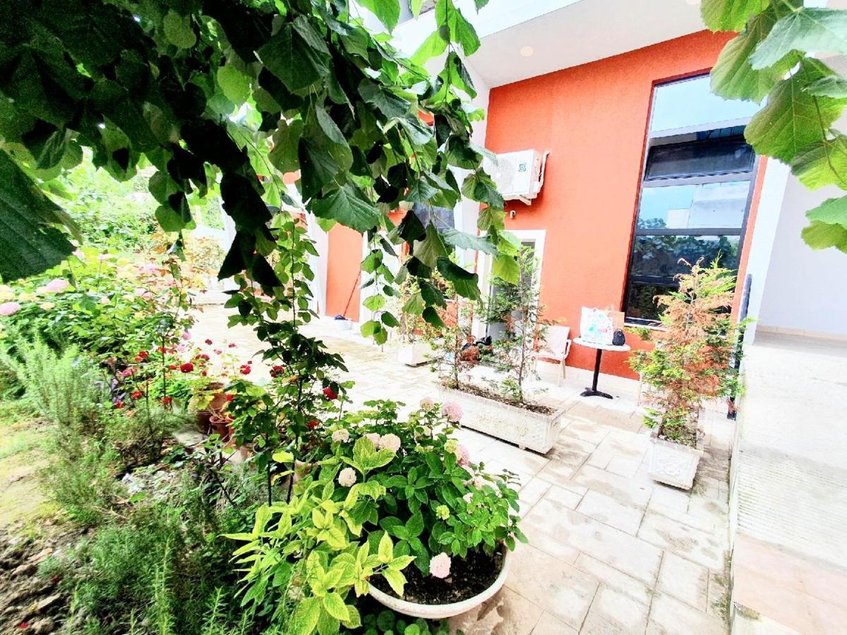Apartament Me Qera Dublex Lungomare Vlorë Esterno foto